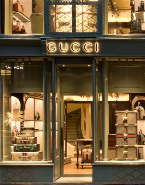 gucci stores in paris.